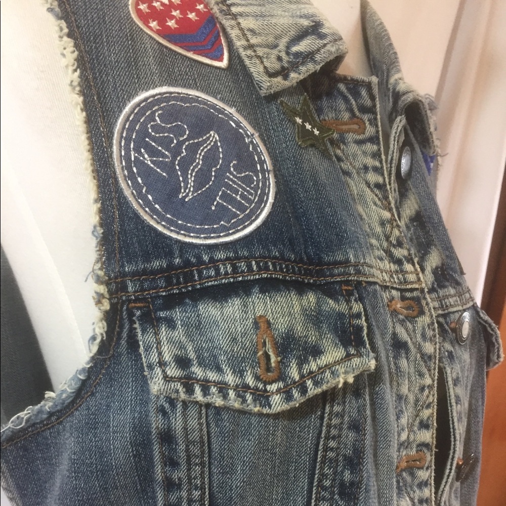 Nwot American Eagle Distressed Patch Detailed Vest - image 5